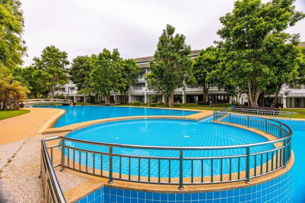 4 Bedroom Townhouse In Great Location! HHQ Eksteriør billede