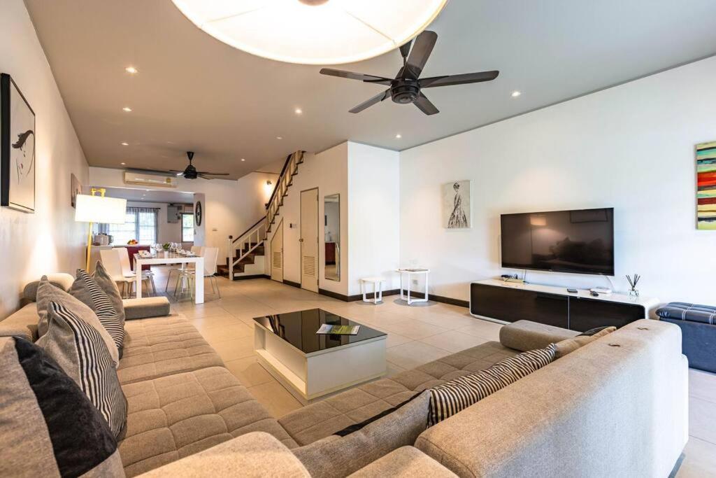 4 Bedroom Townhouse In Great Location! HHQ Eksteriør billede